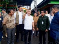 Menko Pangan, Zulkifli Hasan saat memantau lokasi TPA Antang yang akan dijadikan lokasi pembangun PSEL di Kota Makassar.