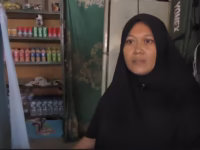 Ayu, pemilik warung di Kecamatan Marusu, Kabupaten Maros.