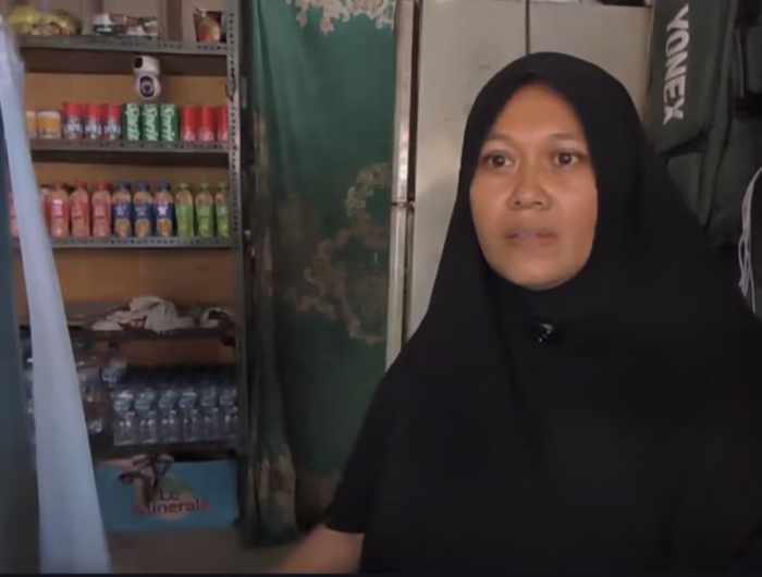 Ayu, pemilik warung di Kecamatan Marusu, Kabupaten Maros.