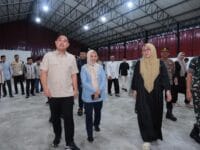 PANTAU. Bupati Gowa, Sitti Husniah Talenrang saat memantau bangunan Koperasi Desa Merah Putih