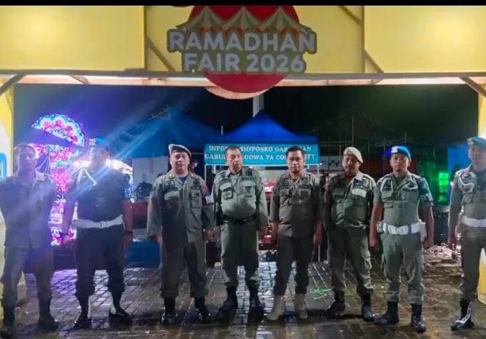 NYAMAN. Satpol PP Gowa melakukan pengamanan di UMKM Ramadhan Fair di Kabupaten Gowa.
