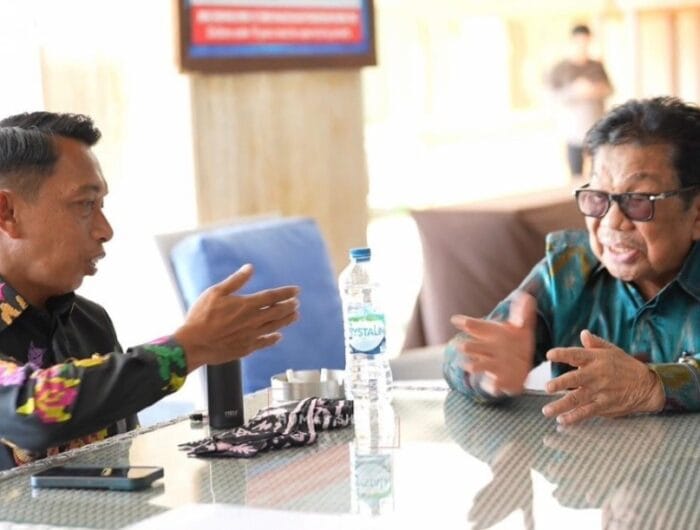 INVESTASI. Bupati Sidrap, Syaharuddin Alrif dan Founder Bosowa Group, Aksa Mahmud membahas rencana peningkatan ekonomi di Sidrap.
