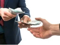 Ilustrasi bayar utang