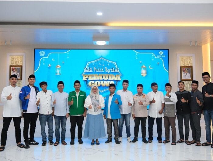 SINERGI. Bupati Gowa, Sitti Husniah Talenrang saat bersama organisasi kepemudaan di Kabupaten Gowa dalam dialog kepemudaan yang dirangkaikan dengan bupati puasa bersama.