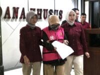 TERSANGKA. Kejati Sulsel kembali menahan satu orang tersangka dugaan korupsi proyek nanas di Kabupaten Barru.