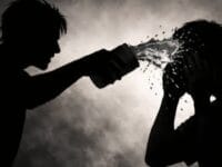 Ilustrasi: siram air keras