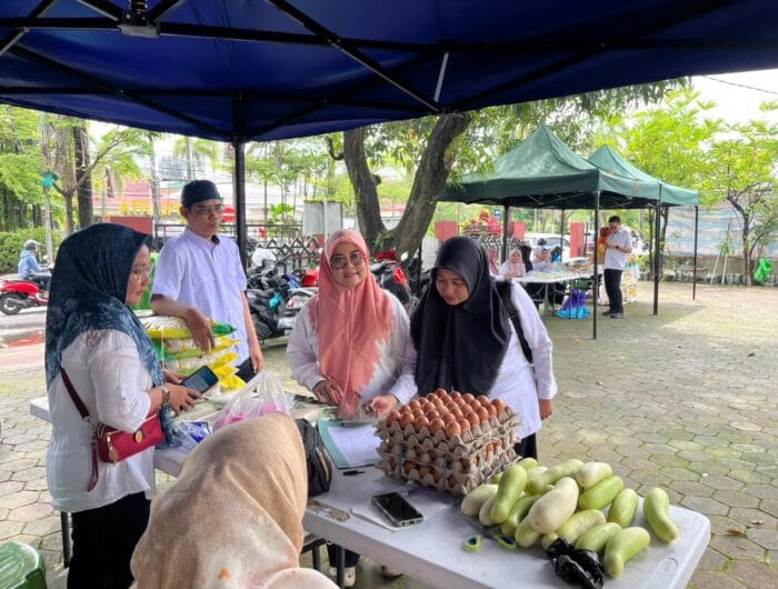 MURAH. Dinas Ketahanan Pangan Pemkab Gowa menggelar Gerakan Pangan Murah untuk menekan lonjakan harga di Kabupaten Gowa.