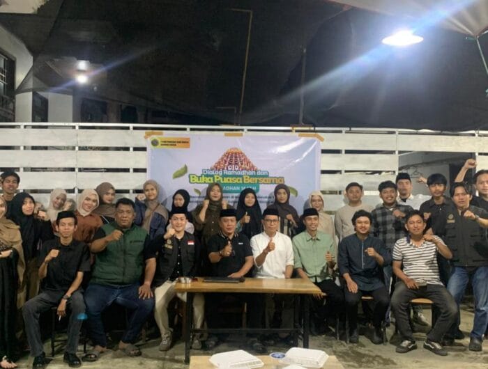 DIALOG. Sejumlah aktivis mahasiswa dan tokoh masyarakat menggelar Dialog Ramadan dan Buka Puasa Bersama di Jalan Faisal, Makassar, Ahad, 15 Maret 2026.