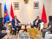 INVESTASI. Bupati Takalar, Firdaus Daeng Manye saat melakukan audiensi dengan pihak KBRI China di Beijing.