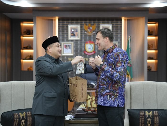 KERJA SAMA. Wali Kota Makassar, Munafri Arifuddin saat bertemu dengan Dubes Finlandia untuk Indonesia di Balai Kota Makassar, Rabu, 15 April 2026.