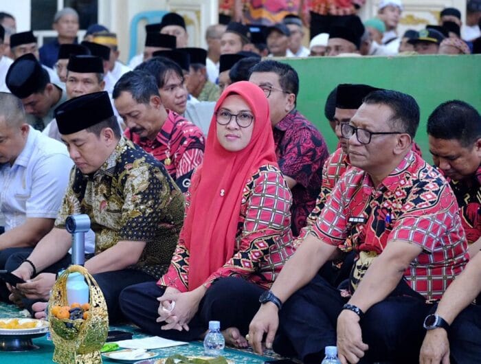 SILATURAHMI. Bupati Gowa, Sitti Husniah Talenrang menghadiri Halal Bihalal bersama masyarakat Kecamatan Bajeng, di Masjid Jami' Baitul Makmur Bontomaero, Desa Maccinibaji, Kecamatan Bajeng, Kamis, (2/4)
