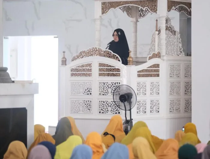 KERJA SAMA. Bupati Gowa, Sitti Husniah Talenrang saat menghadiri kegiatan Syawalan 1447 Hijriah Muhammadiyah Kabupaten Gowa, di Masjid Agung Syekh Yusuf Kabupaten Gowa, Ahad (5/4)