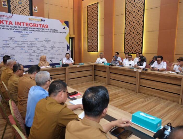 SUMBER KESEJAHTERAAN. Bupati Gowa, Sitti Husniah Talenrang menghadiri Rapat Koordinasi Pengelolaan Sumber Daya Air Kabupaten Gowa bersama Jajaran Balai Besar Wilayah Sungai Pompengan Jeneberang (BBWSPJ) di Ruang Rapat Nipa-Nipa, Kantor BBWSPJ, Selasa (7/4)