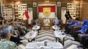 SINERGI. Bupati Gowa, Sitti Husniah Talenrang usai melakukan silaturahmi dengan Pangdam XIV/Hasanuddin, Mayjen TNI Bangun Nawoko di Makodam XIV/Hasanuddin, Jumat (10/4).