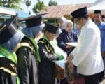 GENERASI. Wakil Bupati Gowa, Darmawangsyah Muin saat menghadiri wisuda santri dan santriwati DPK BKPRMI Kecamatan Bontonompo Selatan.