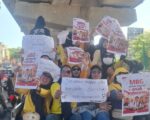 JANGAN HAPUS MBG. Emak-emak di Makassar melakukan aksi unjuk rasa menolak rencana penghapusan MBG yang merupakan program prioritas Presiden RI, Prabowo Subianto, Rabu, 24 Juni 2026.