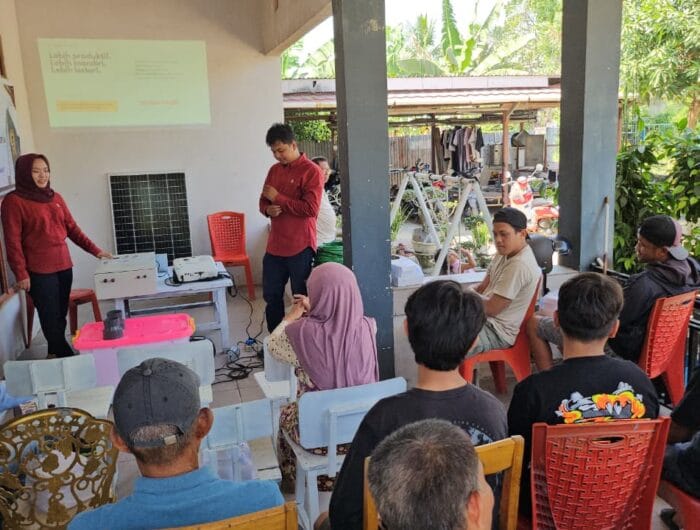 Tim dosen Universitas Negeri Makassar (UNM) melaksanakan kegiatan Pengabdian kepada Masyarakat (PKM)